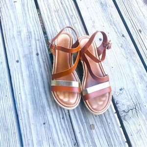 Coach and Four Women’s Brown & Gold Strap Sandals Size 7M